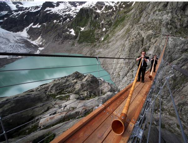 trift-bridge-gadmen-schweiz-suisse-switzerland