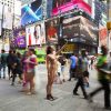 szia.sk - Fényképész pózok “Meztelenül New Yorkban” – a divat szerepe és fontossága a társadalomban