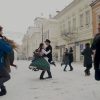 szia.sk - Flashmob: magyar néptánc a hóesésben Kassán